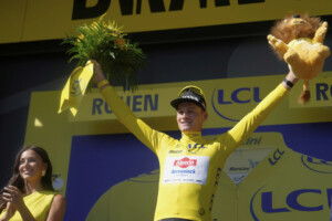 tour de france van der poel reprend le maillot jaune pour 1 seconde