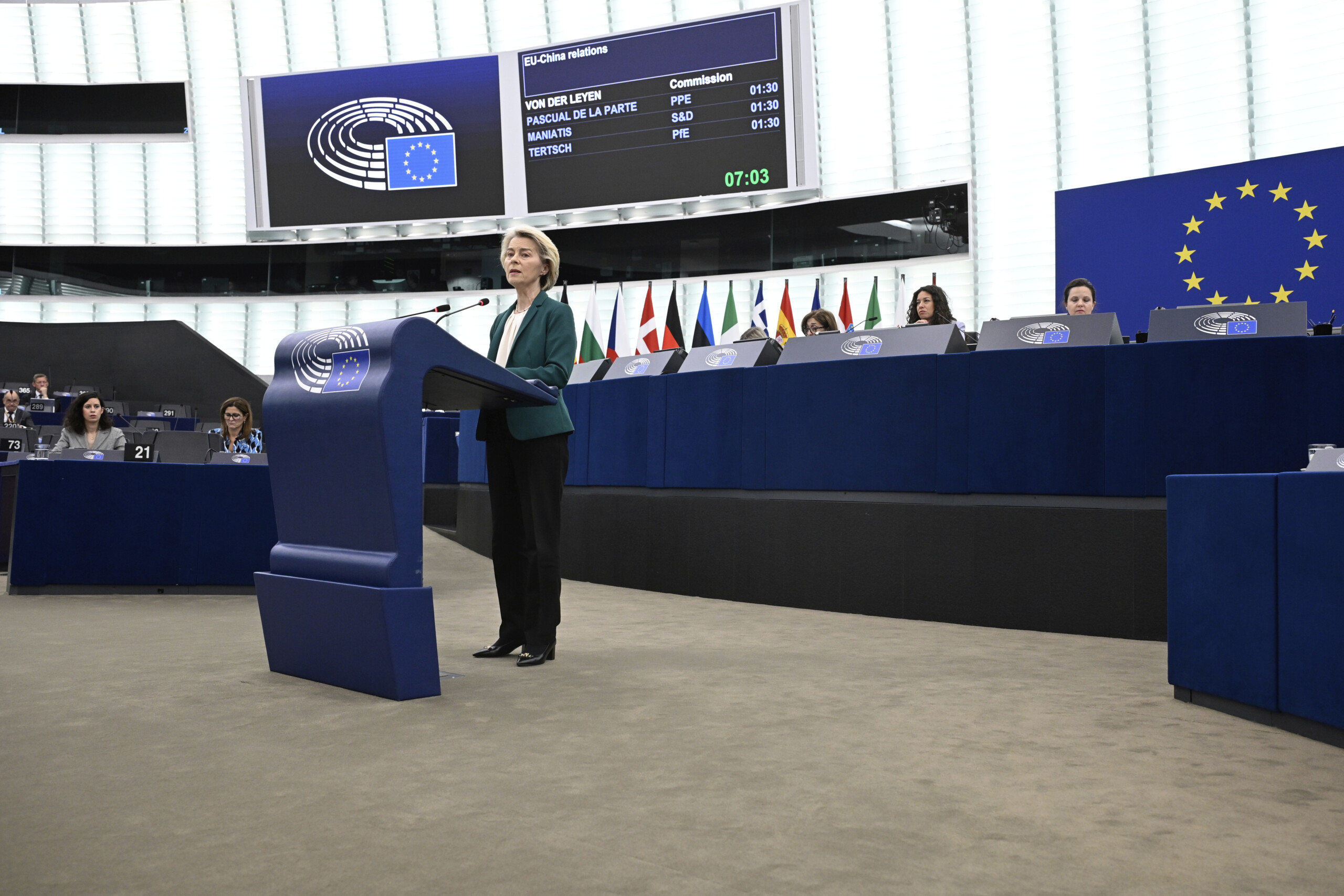ue rejet de la motion de censure contre ursula von der leyen 175 voix pour et 360 contre scaled