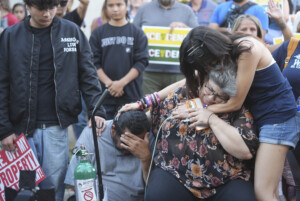 etats unis manifestations contre une operation coup de poing contre des immigres en californie 200 arrestations