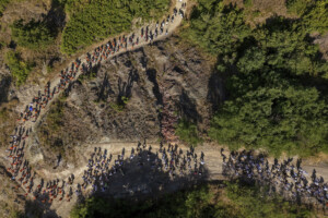 srebrenica des milliers de personnes en bosnie pour le 30e anniversaire du genocide