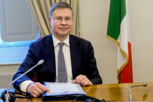 ue p chigi avec dombrovskis laccent sera mis sur linteraction entre le pacte de stabilite et les depenses de securite