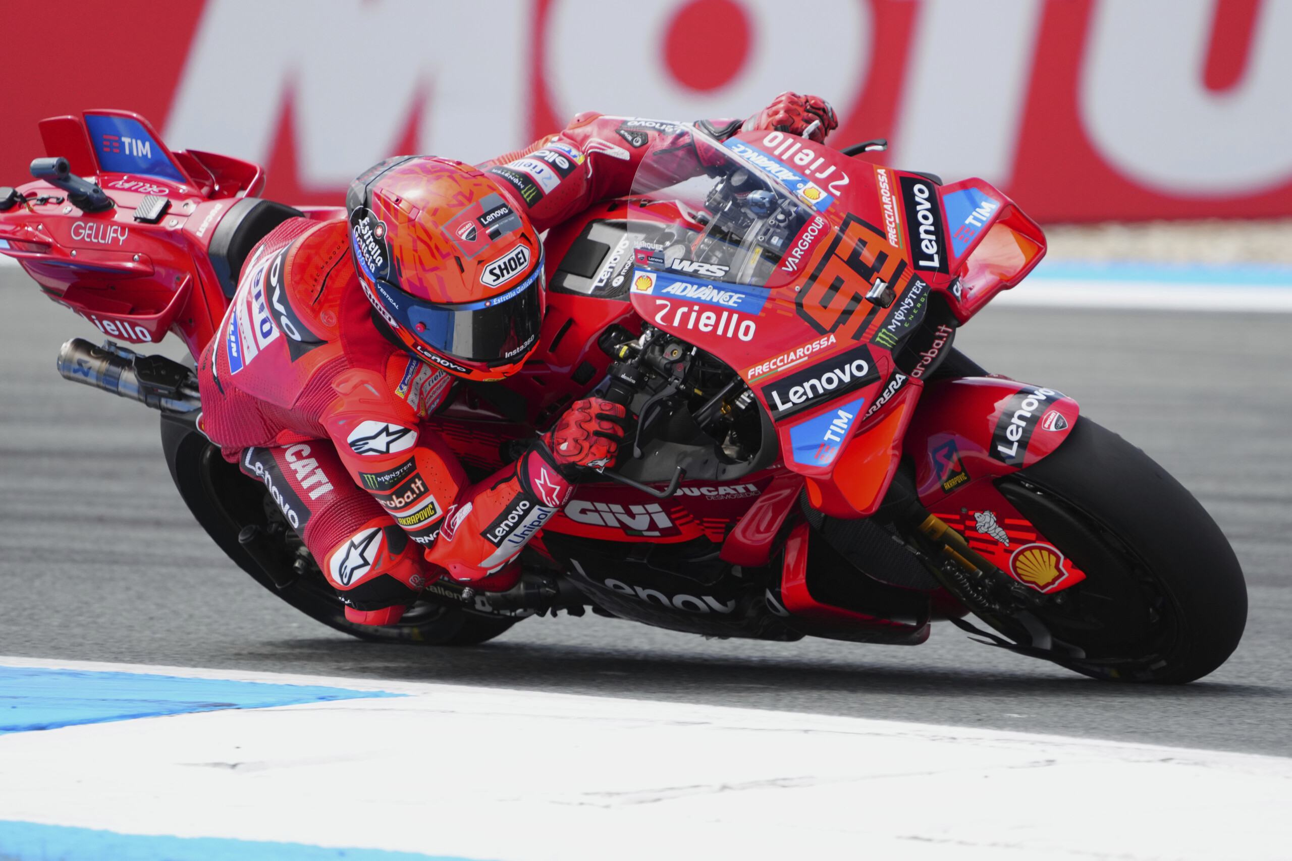 motogp grand prix dallemagne marc marquez en tete lors des deuxiemes essais libres scaled