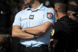 france evade cache dans un sac a linge arrete 3 jours plus tard