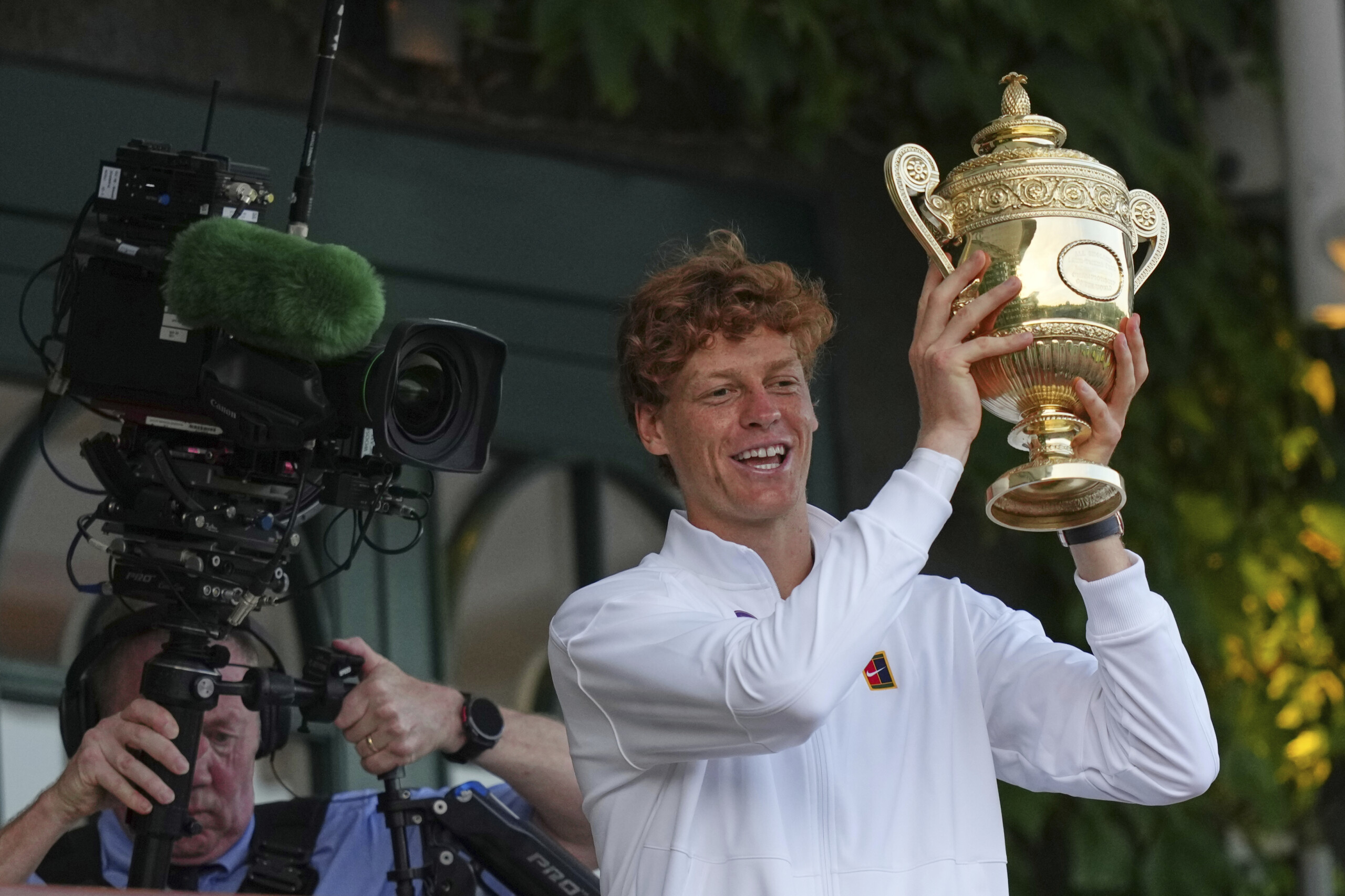 wimbledon sinner le roi qui rugit a nouveau la presse etrangere celebre jannik scaled