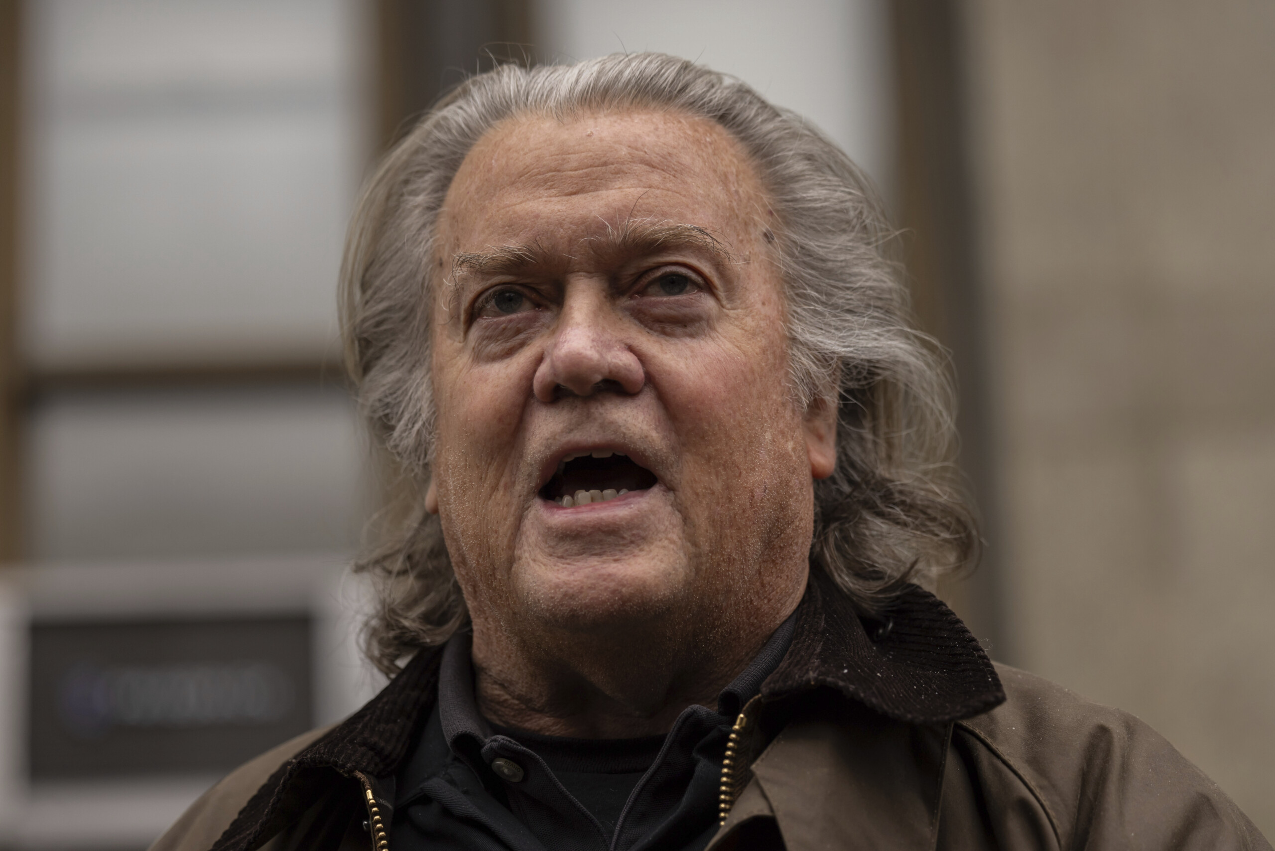 bannon critique lenvoi darmes a kiev il sagit dune guerre europeenne scaled