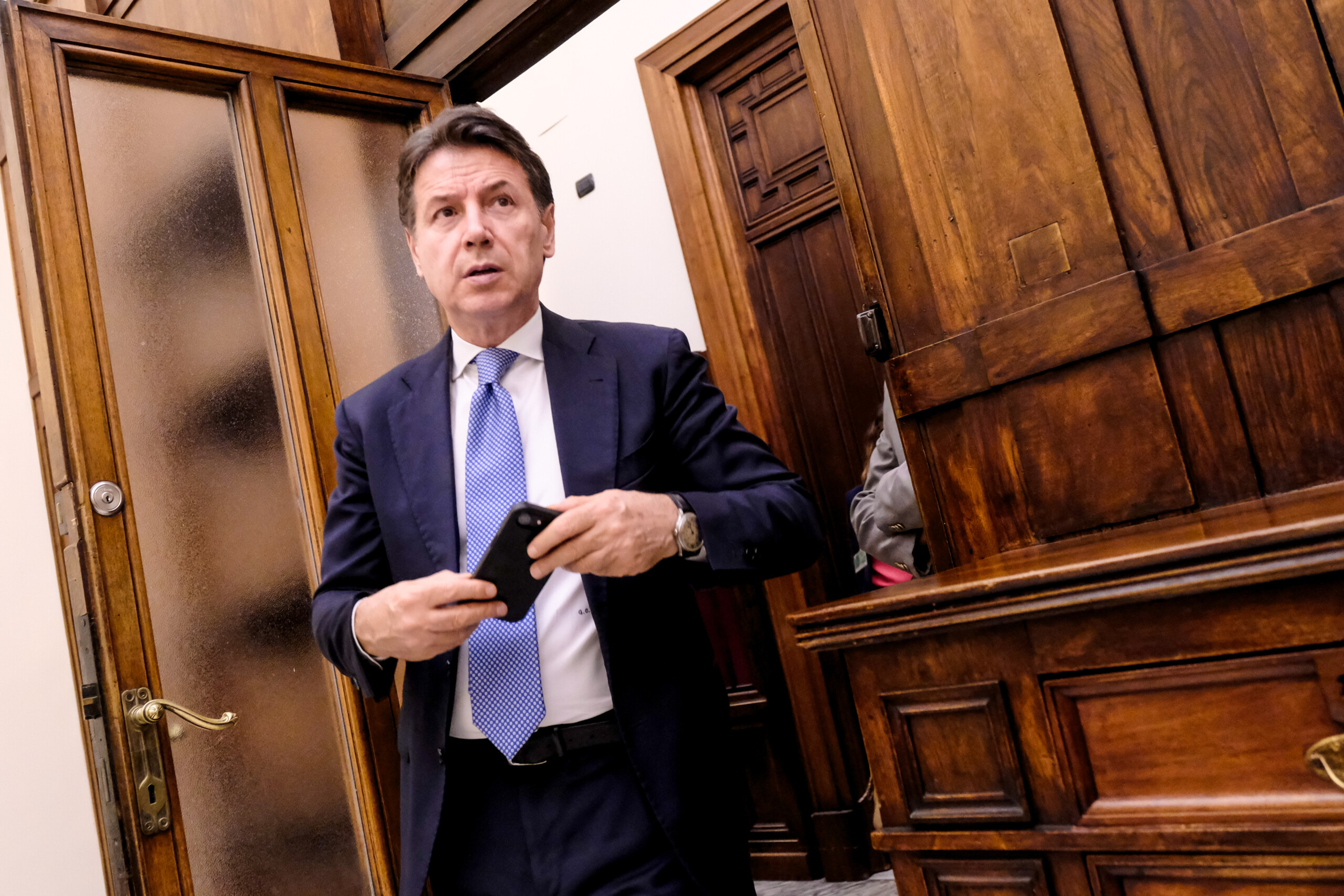 conte les pensions a vie ils veulent remettre la main sur le magot scaled