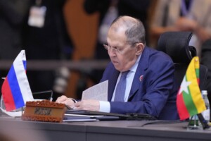 ukraine lavrov nous voulons comprendre ce qui se cache derriere lultimatum de trump