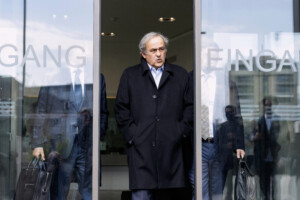 platini victime dun cambriolage a son domicile ses trophees et medailles ont ete voles