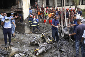 bangladesh le bilan seleve a 19 morts dans le crash dun avion sur une ecole