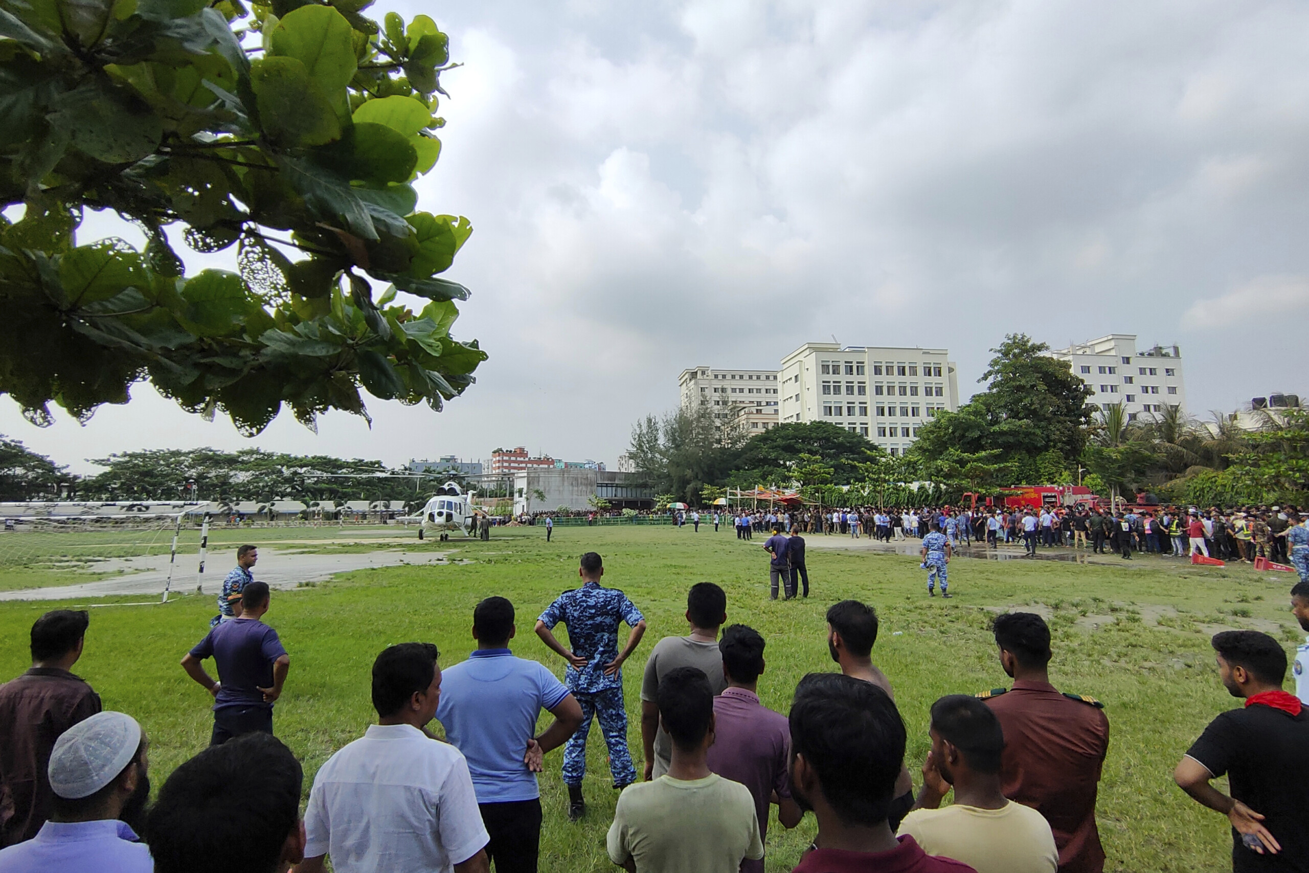 bangladesh un avion militaire secrase sur une ecole le bilan seleve a 16 morts scaled