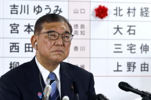 japon le premier ministre reste en fonction apres la defaite aux elections de la chambre haute