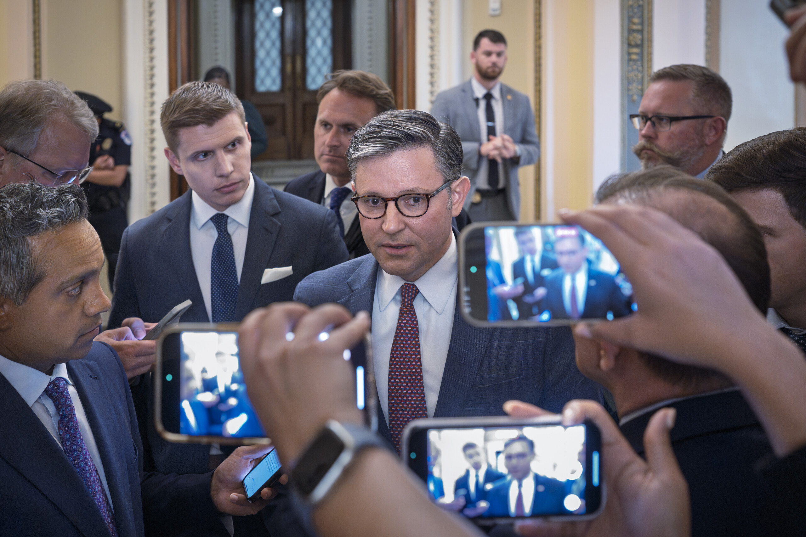 etats unis affaire epstein johnson annonce la fermeture estivale de la chambre des representants scaled