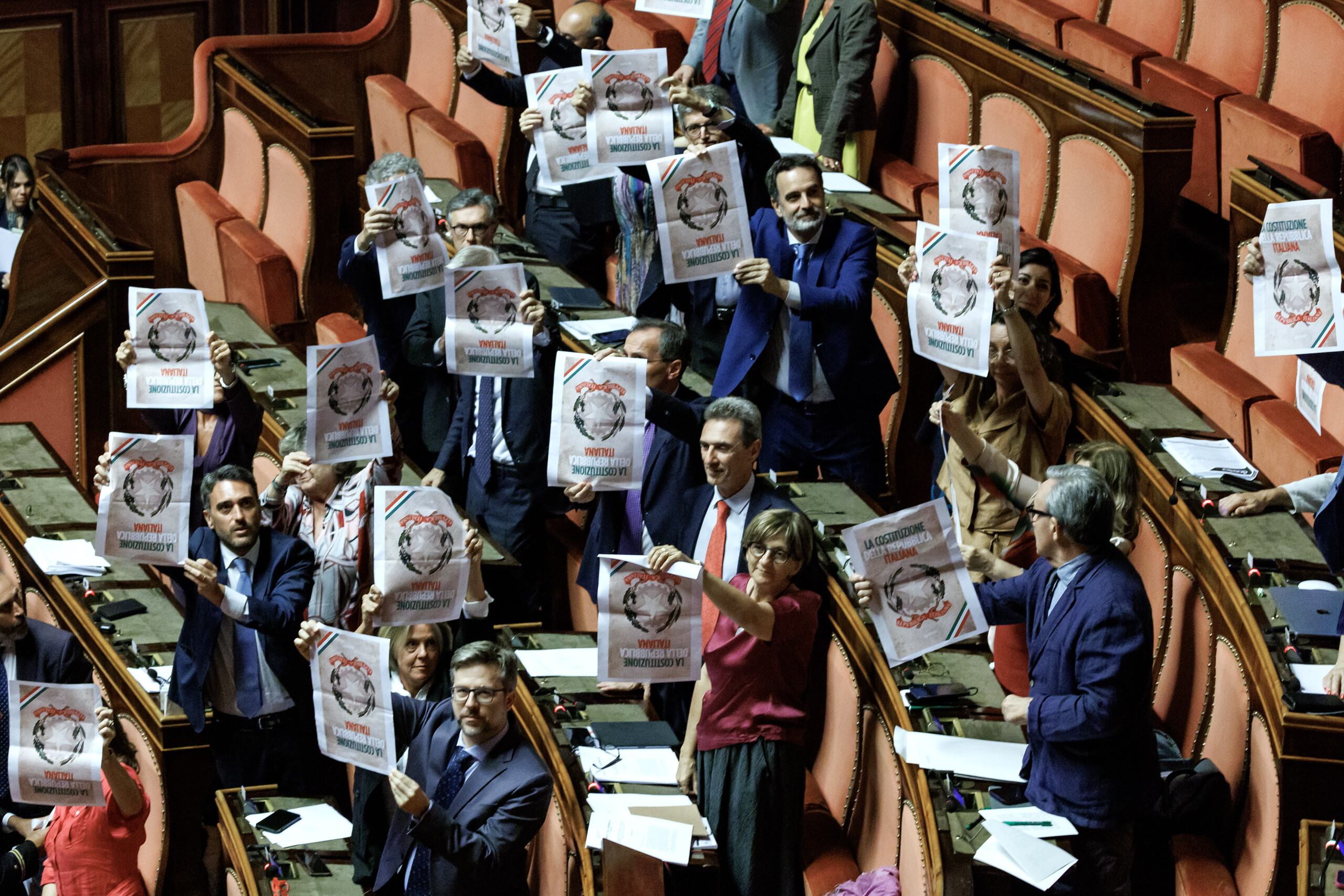 separation des carrieres le senat approuve en deuxieme lecture la reforme constitutionnelle protestations de lopposition a la chambre scaled