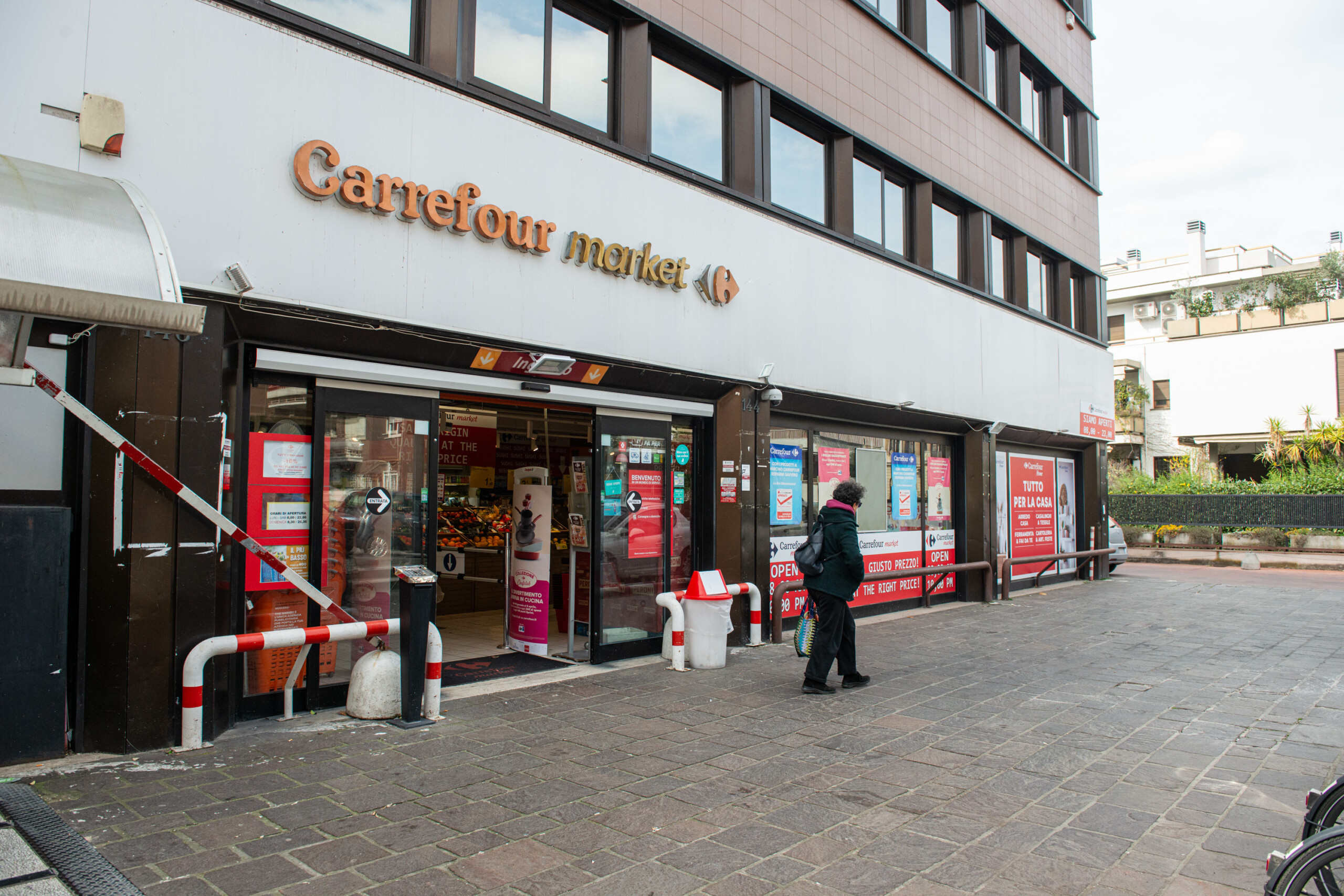 newprinces rachete 100 de carrefour italia pour 1 milliard deuros scaled