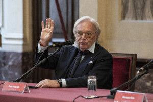 entreprises diego della valle recoit le titre de chevalier de lordre des arts et des lettres