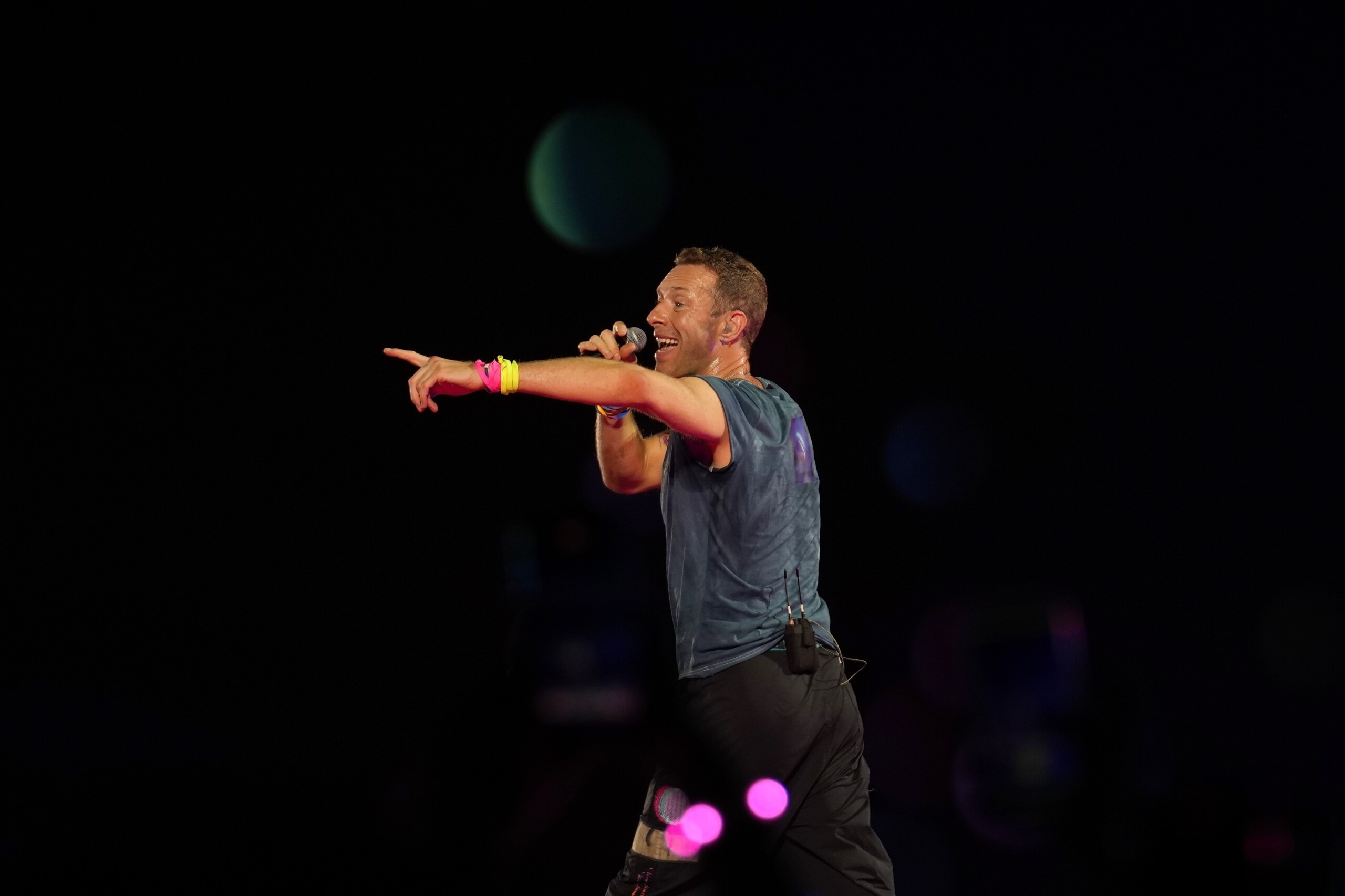 etats unis des amoureux surpris lors dun concert de coldplay elle aussi quitte astronomer scaled