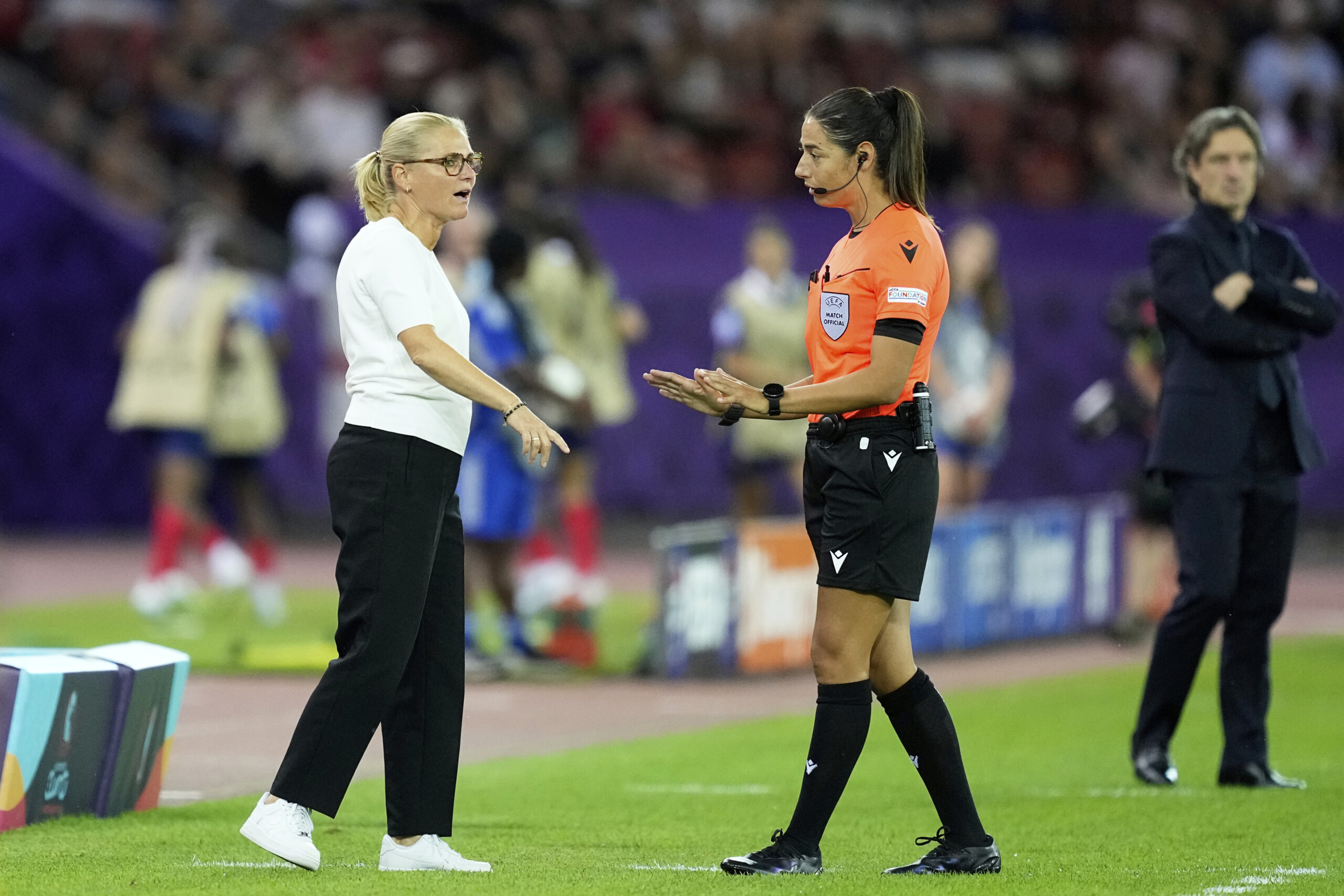 football championnat deurope feminin ferrieri caputi et di monte dans le trio arbitral de la finale scaled