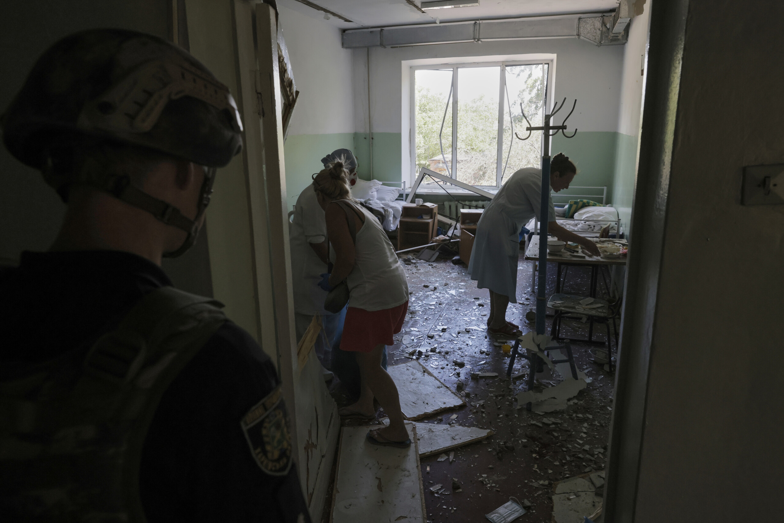 ukraine un raid russe frappe une clinique a kharkiv faisant plusieurs morts et blesses scaled