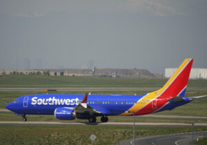 etats unis collision evitee entre un avion de ligne et un jet deux blesses