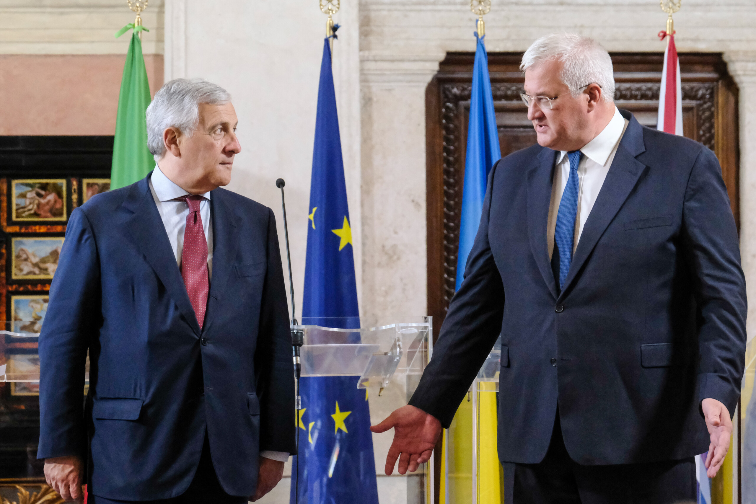 ukraine kuleba zelensky qui ecoute la rue prouve que nous sommes differents de moscou scaled