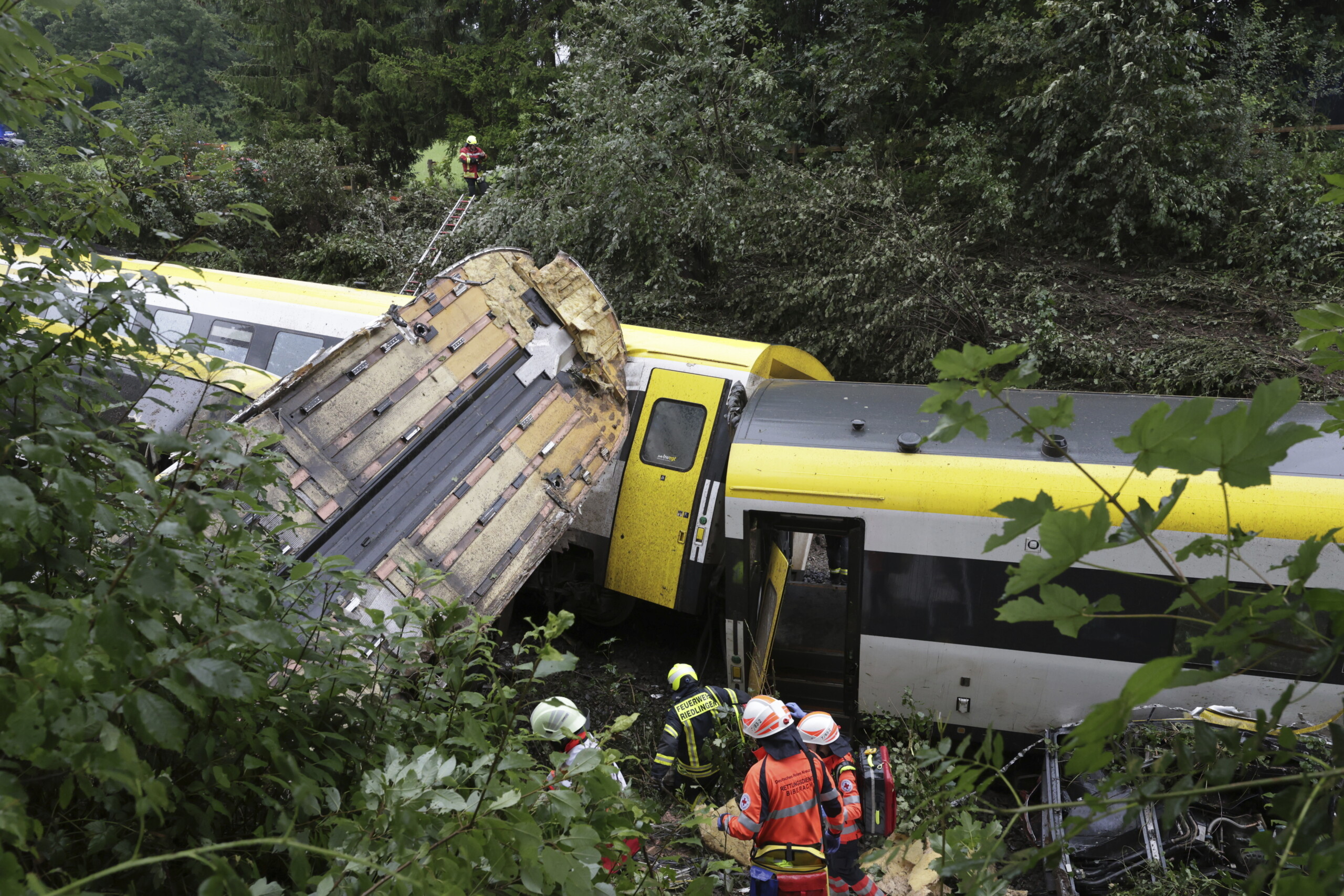 allemagne selon la police un glissement de terrain cause par les pluies serait a lorigine du deraillement dun train scaled