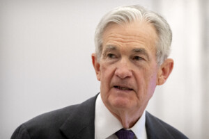 fed powell leconomie est solide malgre une forte incertitude