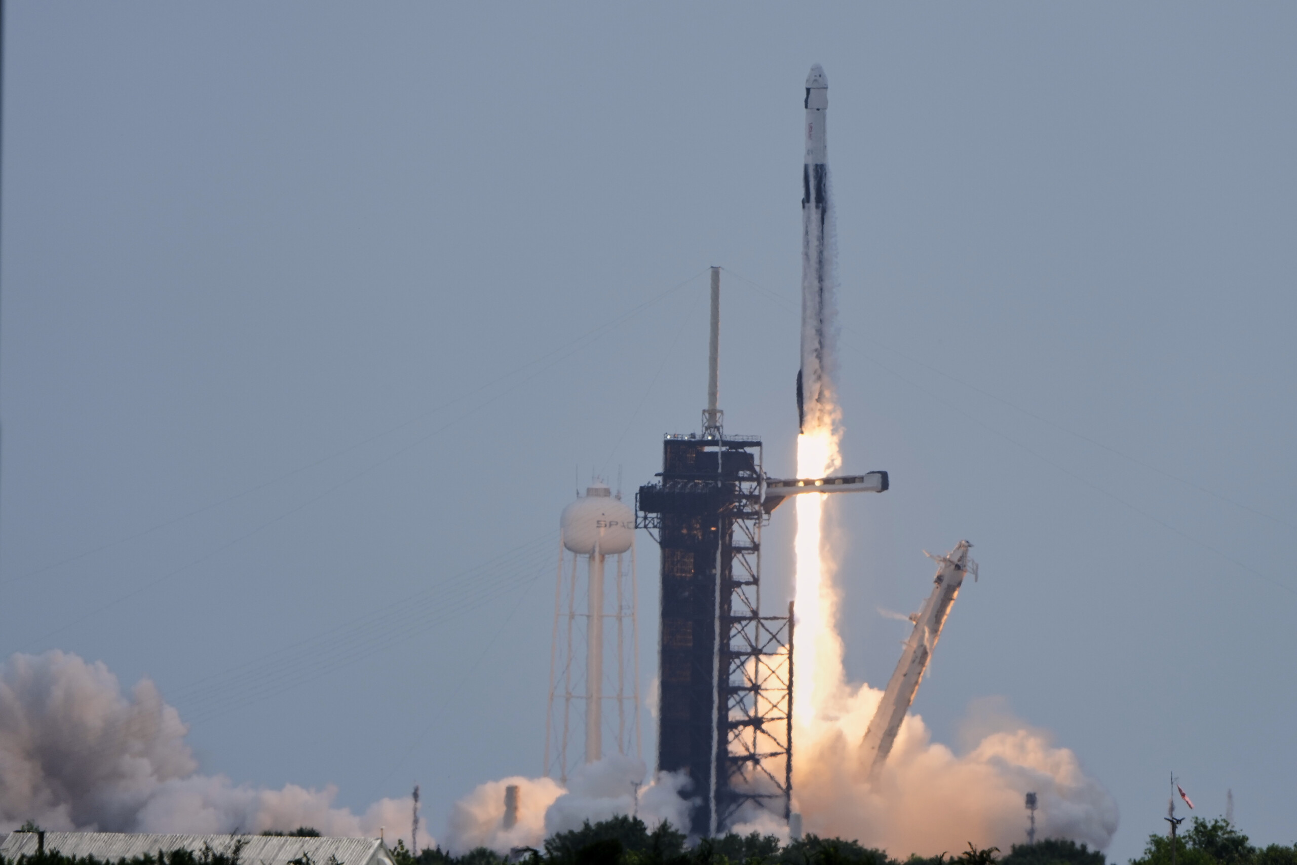 espace la capsule crew dragon sest arrimee a liss lequipage a debarque scaled