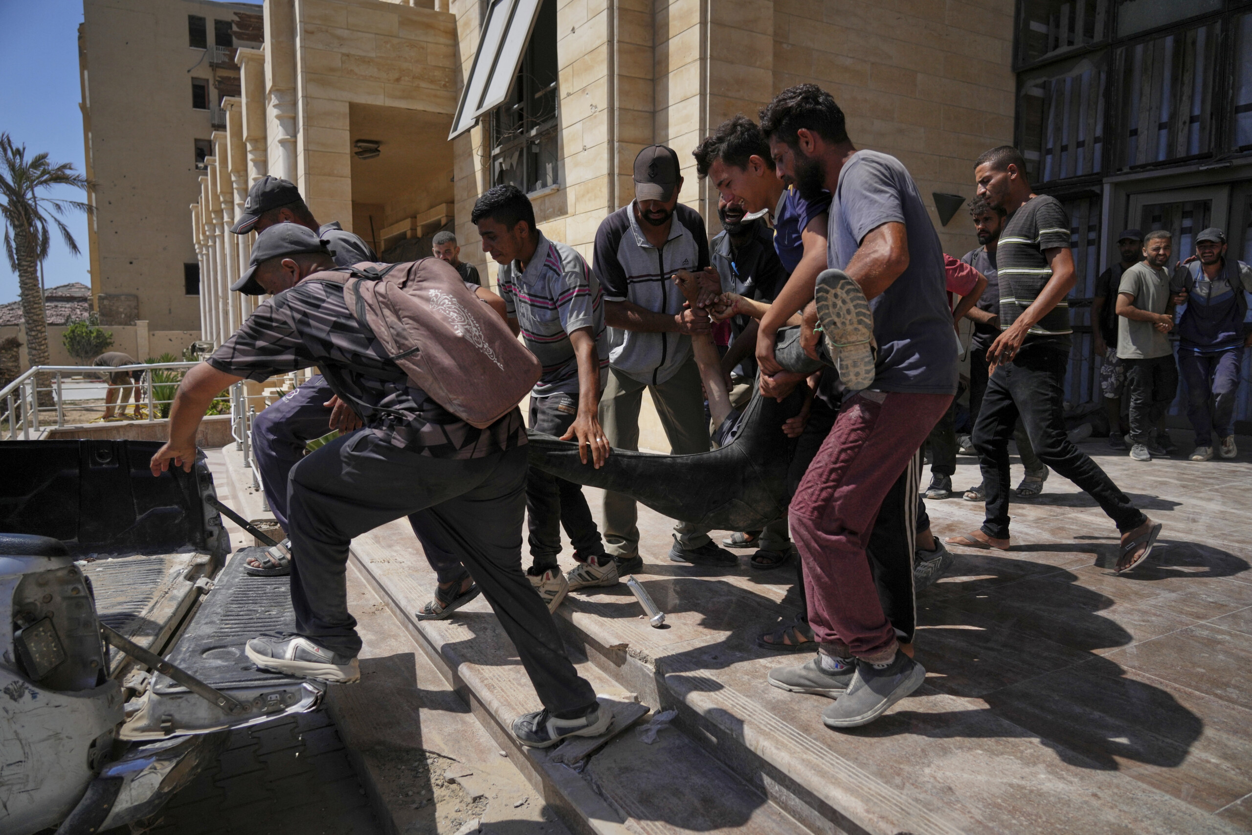 gaza 21 palestiniens tues 12 cherchaient de la nourriture et de laide scaled