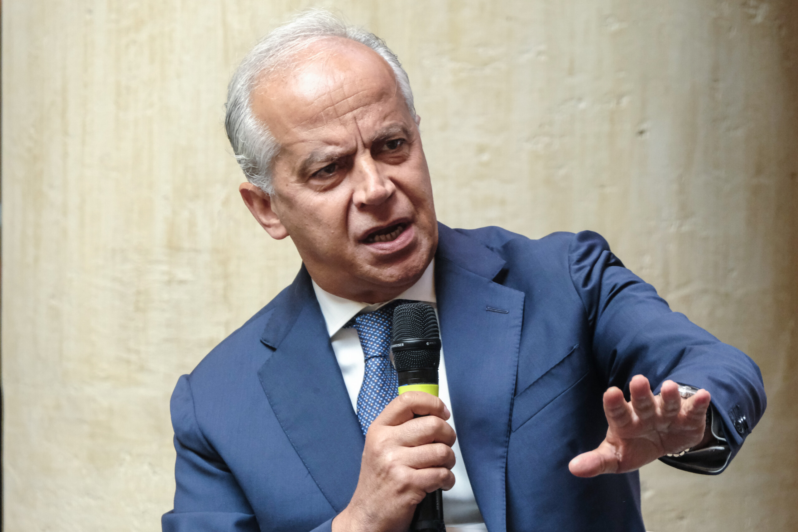 migrants piantedosi ligne inchangee les centres en albanie restent ouverts scaled