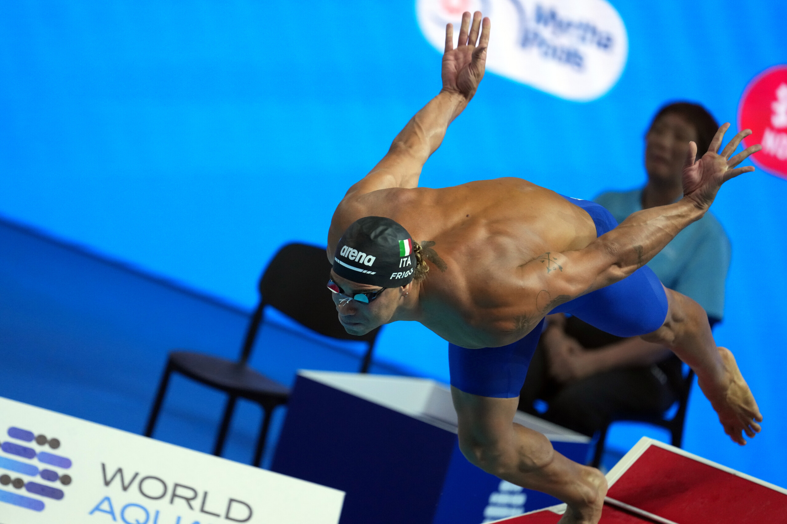 natation mondiaux a singapour litalie quatrieme au 4x100 m quatre nages medaille dor et record americain scaled