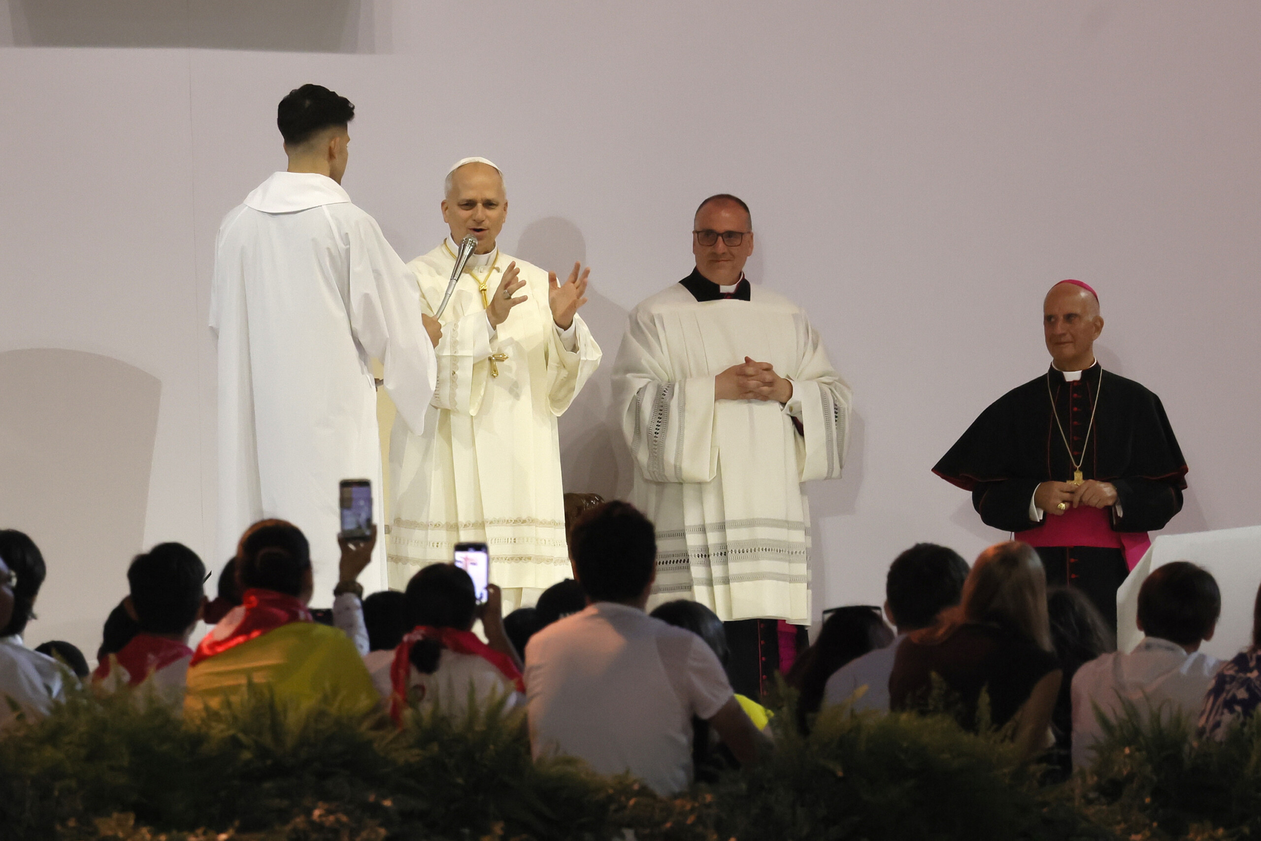 jubile des jeunes debut de la messe du pape a tor vergata scaled