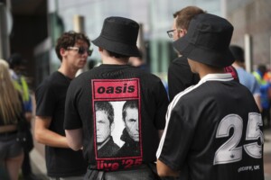 royaume uni un homme meurt apres une chute pendant un concert doasis au stade de wembley