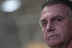 bresil un juge ordonne lassignation a residence de bolsonaro