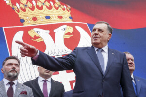 bosnie le mandat du president de la republique serbe dodik revoque