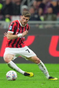 le but de gimenez ne suffit pas au milan 1 1 en match amical contre leeds