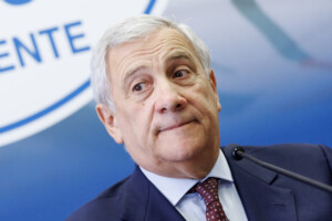 incendies tajani le gouvernement suit lurgence vesuve