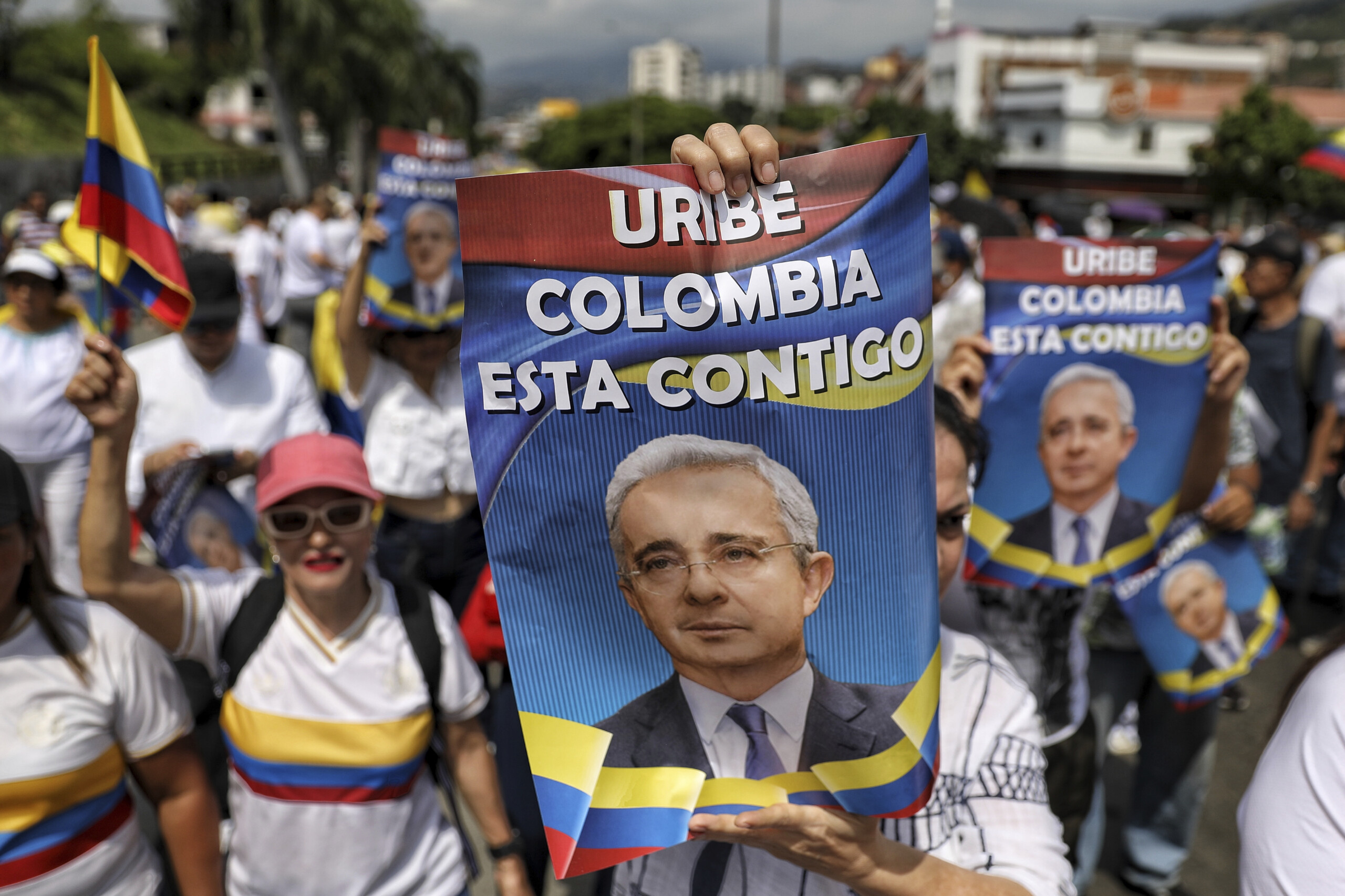 Colombie : le candidat à la présidence Uribe est mort, victime d'un attentat 1 colombie le candidat a la presidence uribe est mort victime dun attentat scaled