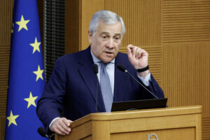 moyen orient tajani ouverts a la reconnaissance de la palestine mais il faut construire un etat