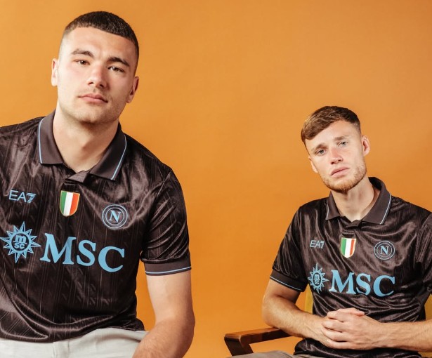 napoli et ea7 presentent le troisieme kit inspire du cafe