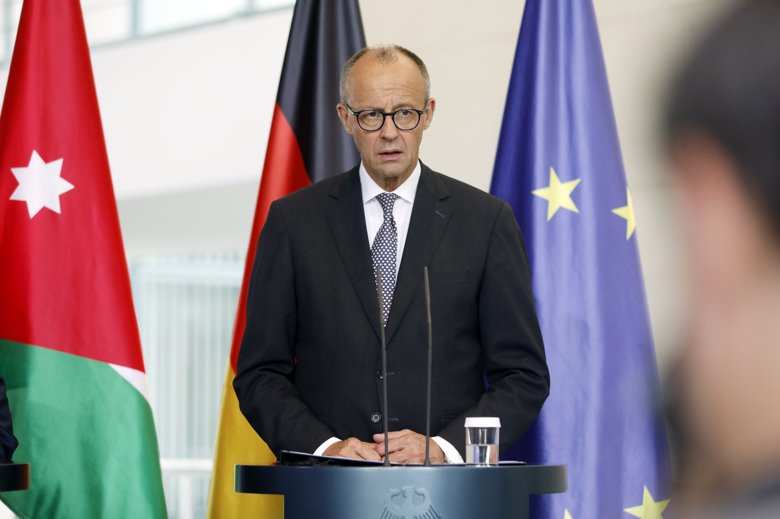 Ukraine : Merz et les dirigeants européens s'entretiendront mercredi avec Trump et Zelensky 1 ukraine merz et les dirigeants europeens sentretiendront mercredi avec trump et zelensky scaled