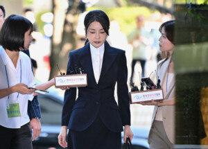 coree du sud mandat darret contre lancienne premiere dame kim