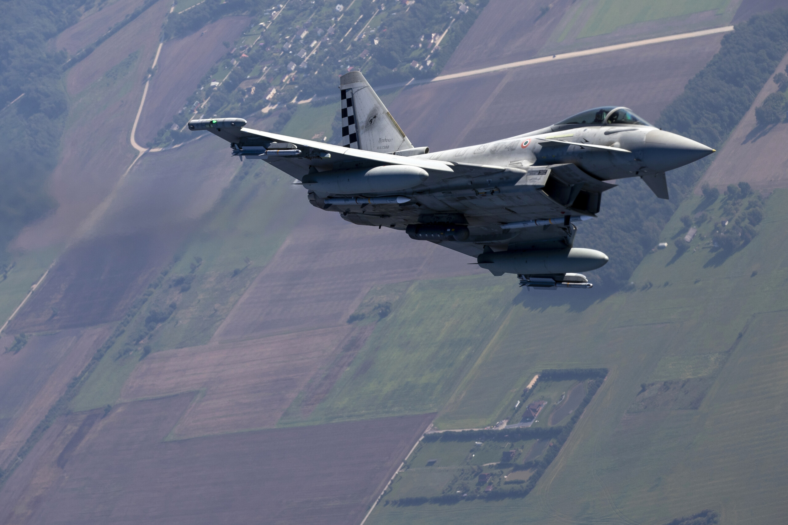 nato des f 35 italiens bases en estonie interceptent des avions russes scaled