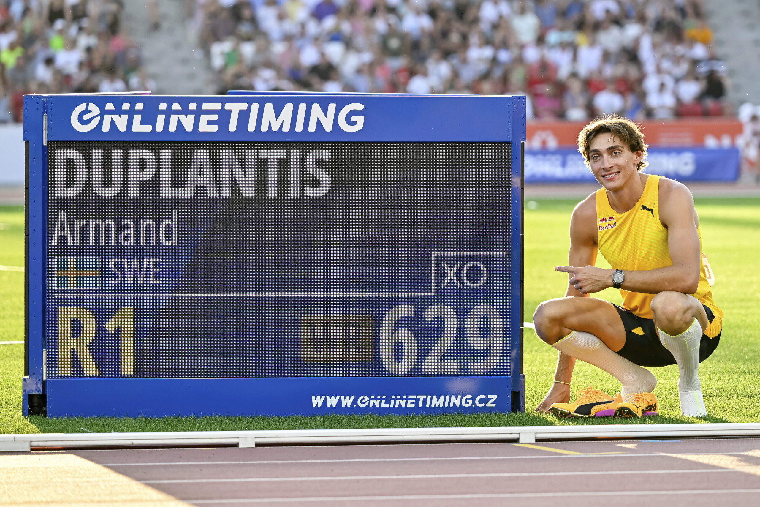 saut a la perche nouveau record du monde pour duplantis 629 m a budapest scaled