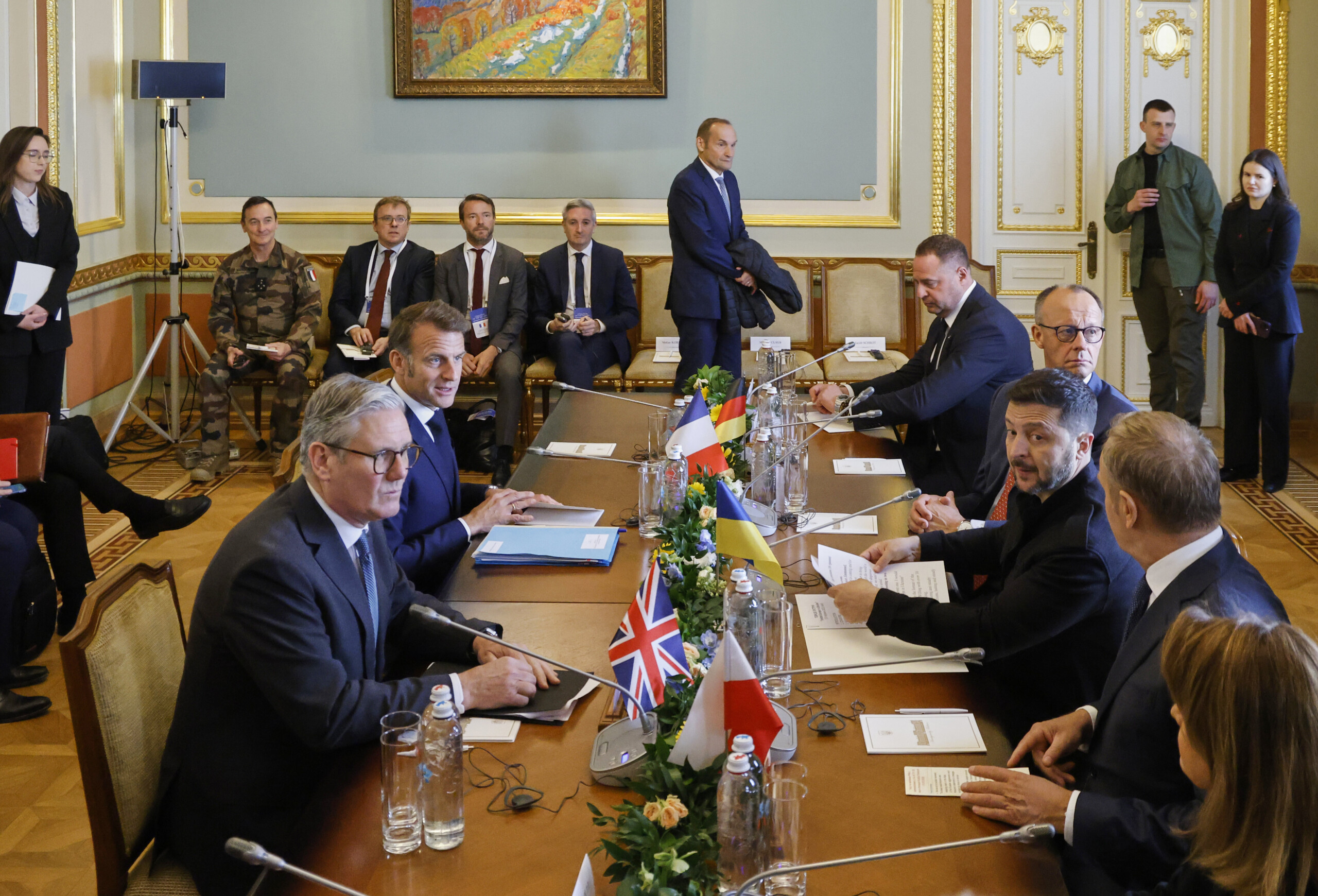 ukraine berlin la presence de zelensky est un signal a poutine lue et kiev sont unis scaled