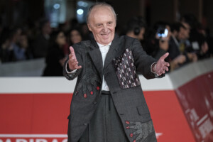 cinema dario argento hospitalise a ischia pour crise respiratoire