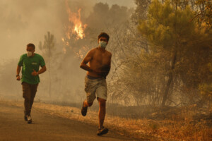 espagne incendies plus de 8 000 personnes evacuees en raison des feux de foret