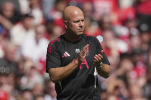 football arne slot confirme laccord entre liverpool et parme pour giovanni leoni
