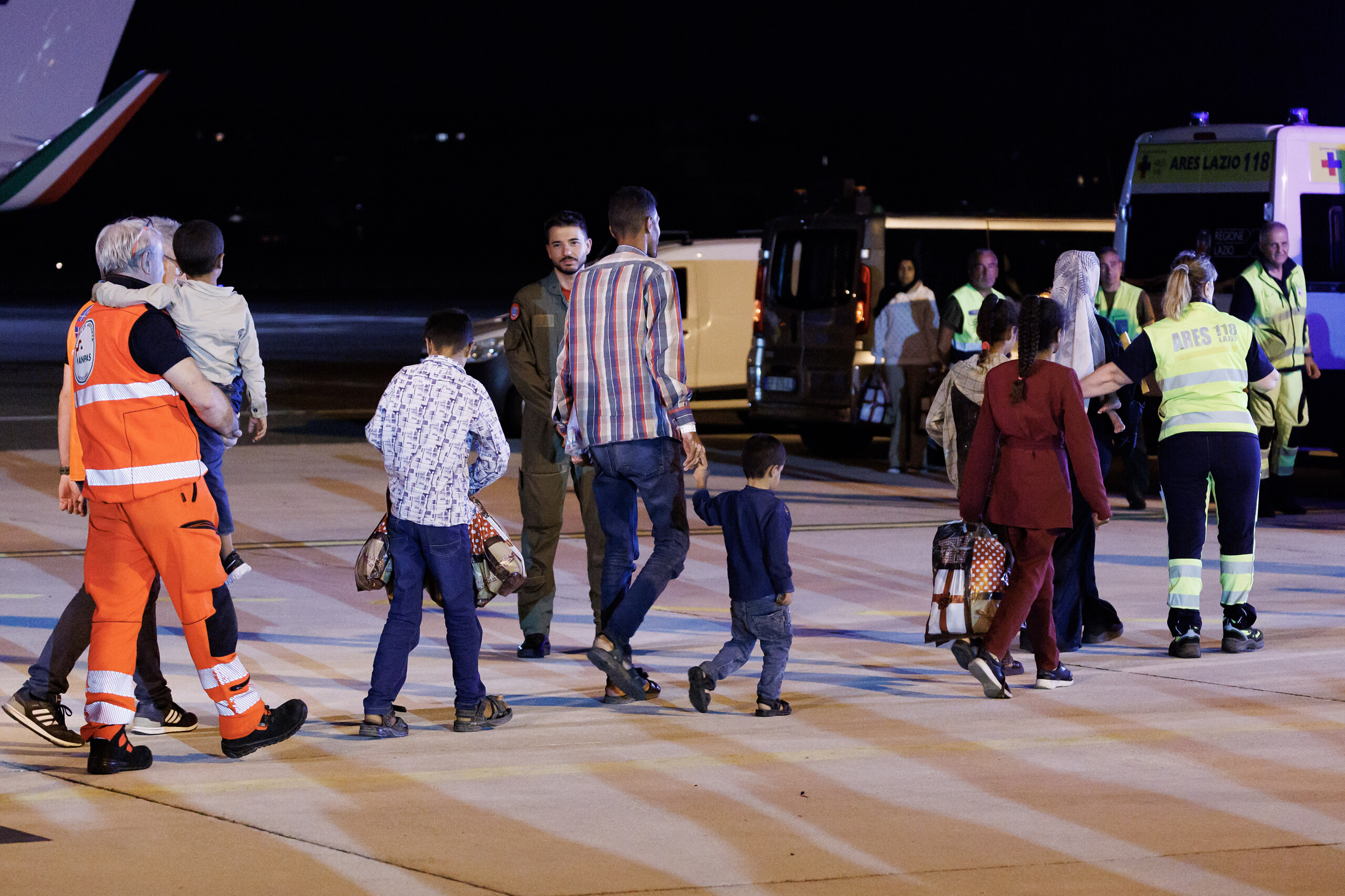 moyen orient un avion transportant des enfants blesses a gaza a atterri a ciampino scaled