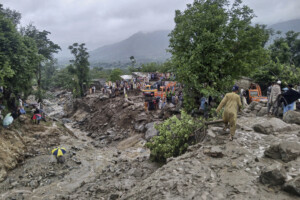 inondations plus de 200 morts en inde et au pakistan