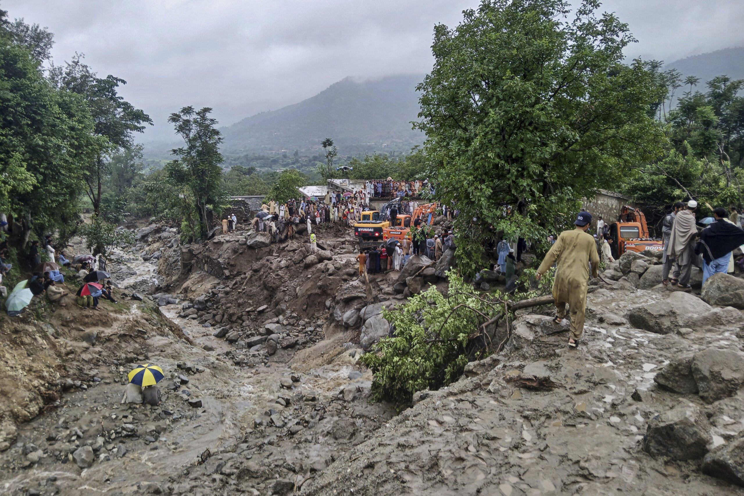 inondations plus de 200 morts en inde et au pakistan scaled